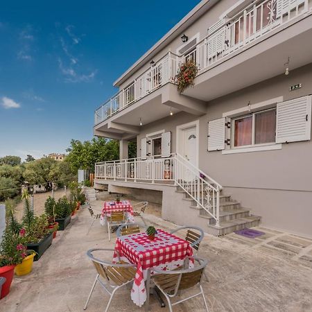 Domus Lukas Apartments Marathiás 外观 照片