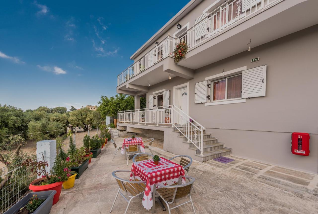 Domus Lukas Apartments Marathiás 外观 照片